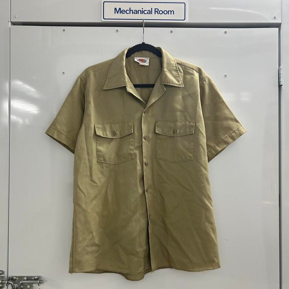 VTG Dickies khaki short sleeve button up shirt in a large